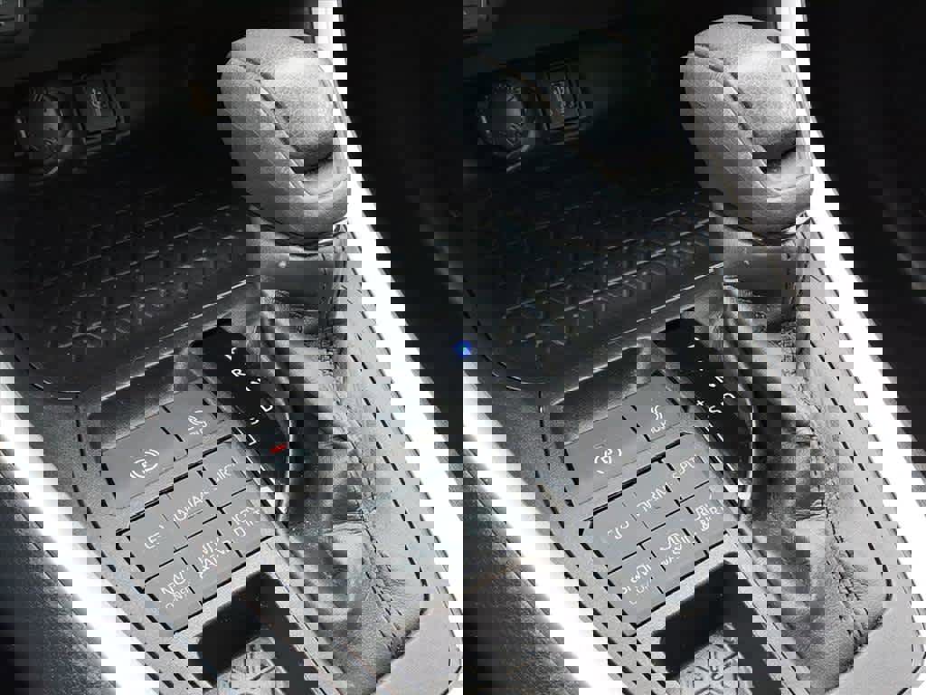 Used 2023 Toyota RAV4 LE image 13