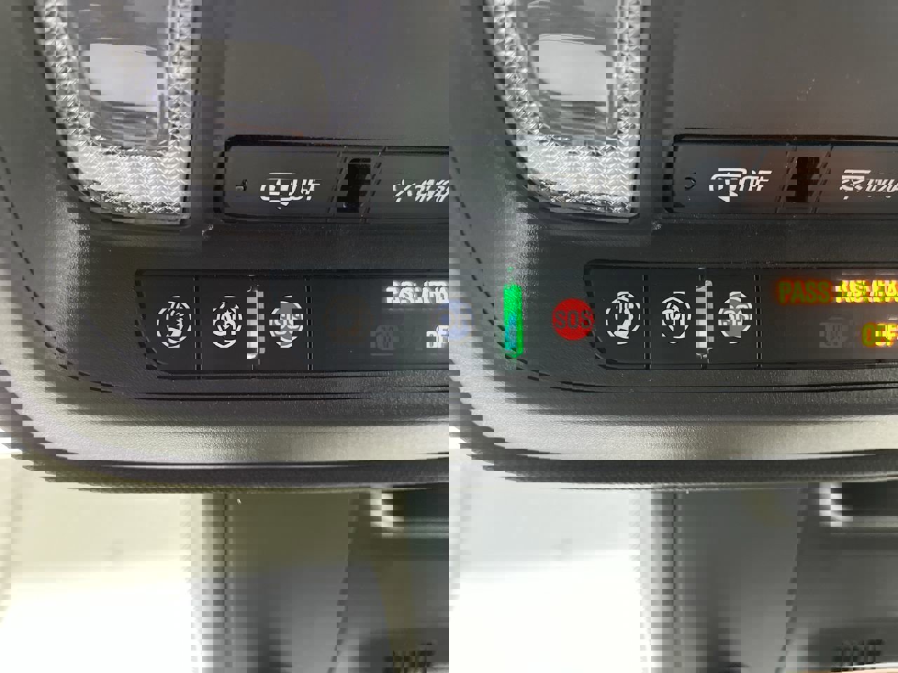 Used 2021 Cadillac XT4 Luxury w/ Cold Weather Package image 27