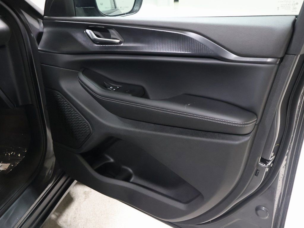 New 2025 Jeep Grand Cherokee Laredo w/ Luxury Tech Group I image 20