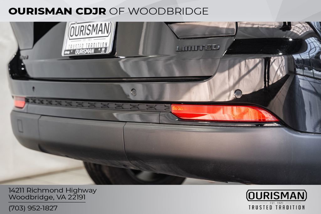 Certified 2023 Jeep Grand Cherokee Limited w/ Black Appearance Package image 9