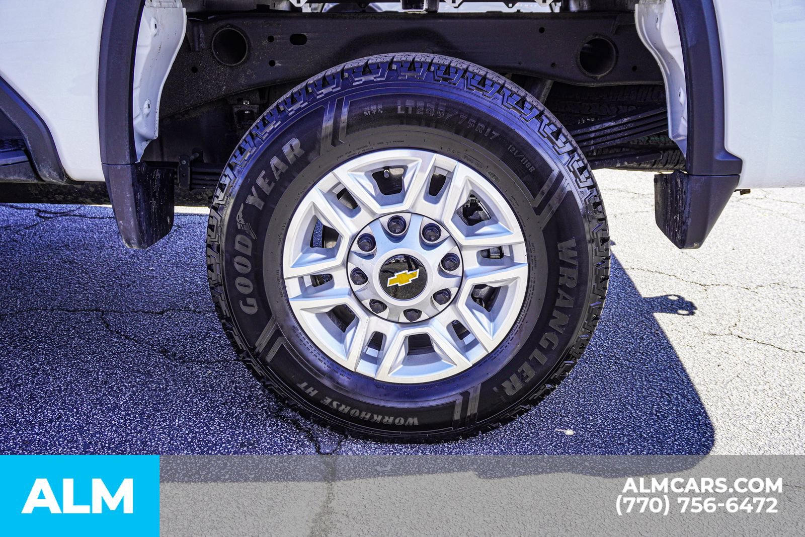 Used 2025 Chevrolet Silverado 2500 LT w/ Convenience Package AWD/4WD image 16