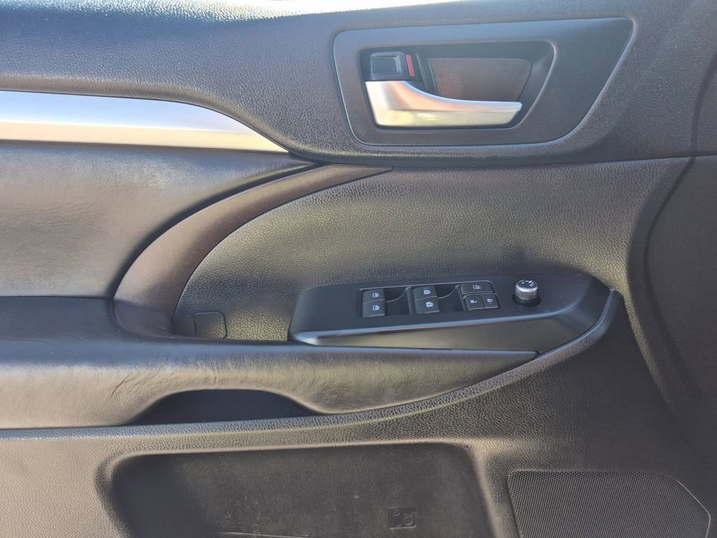Used 2018 Toyota Highlander XLE image 8