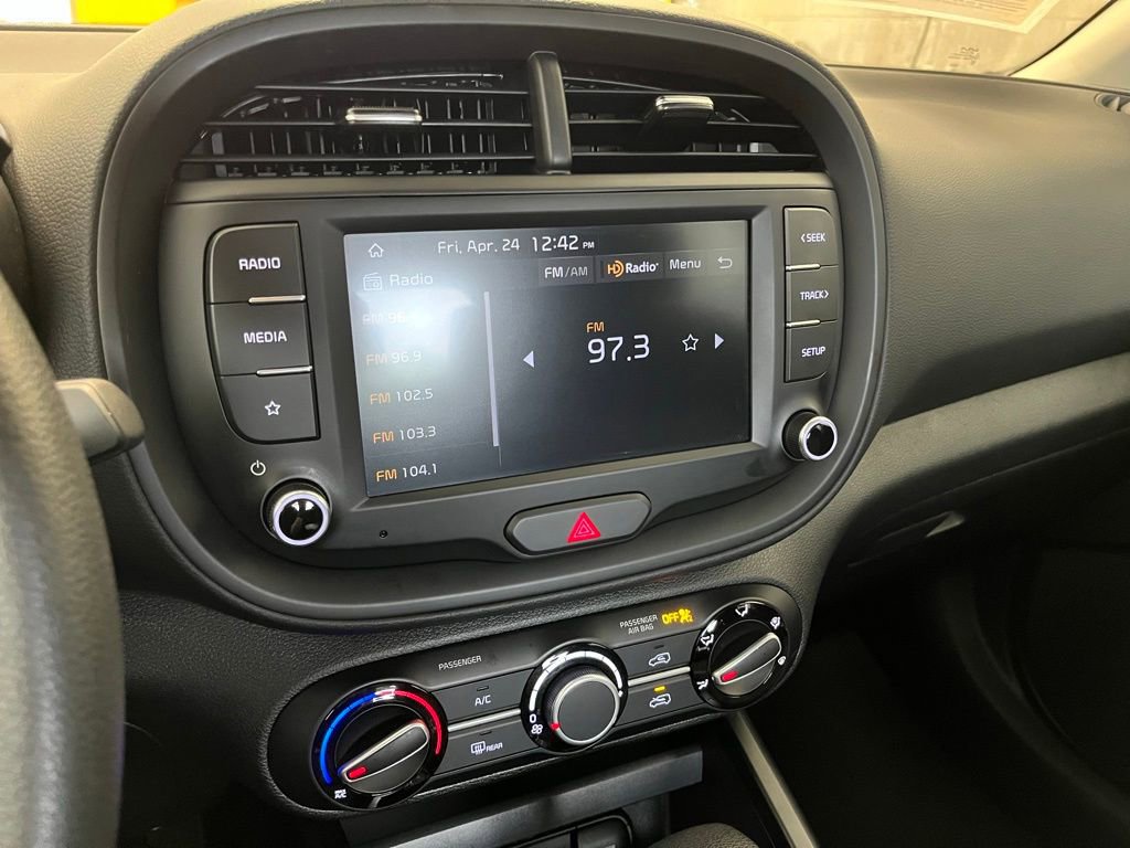 Used 2025 Kia Soul LX w/ LX Technology Package FWD image 20