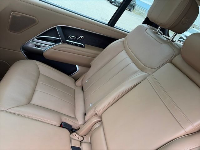 Used 2025 Land Rover Range Rover Long Wheelbase SE AWD/4WD image 37