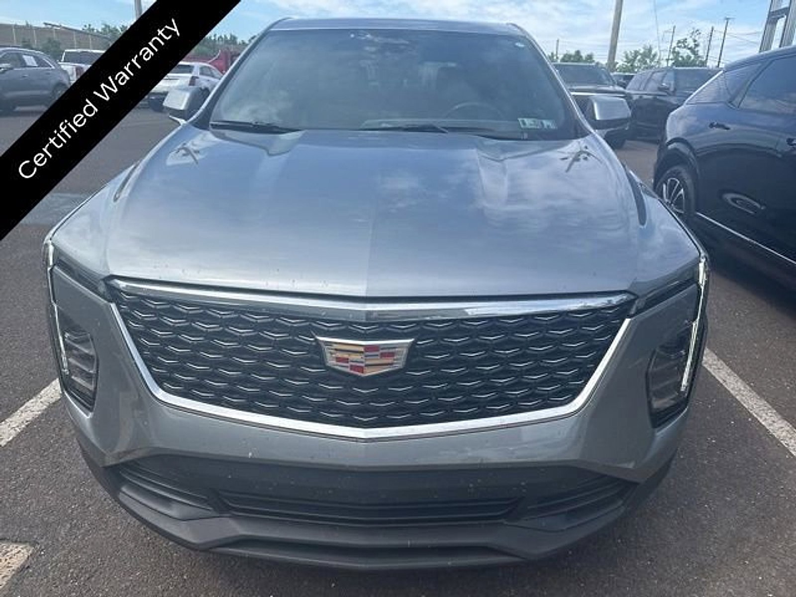 Used 2024 Cadillac XT4 Luxury w/ Cold Weather Package FWD image 7