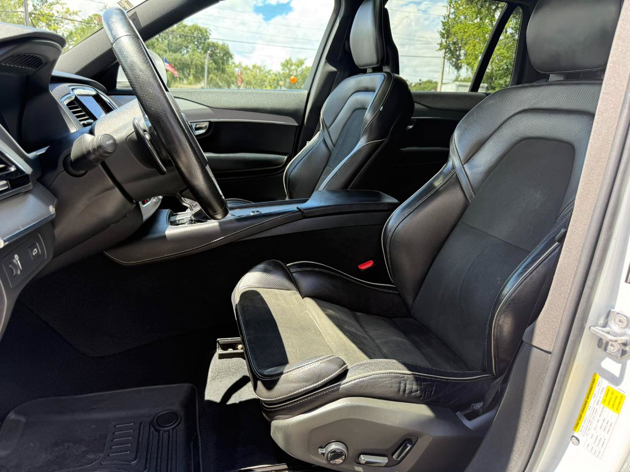 Used 2016 Volvo XC90 T6 R-Design w/ Protection Package Plus AWD/4WD image 21