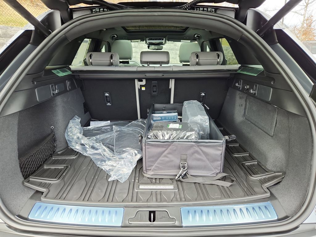 New 2026 Land Rover Range Rover Velar S AWD/4WD image 13