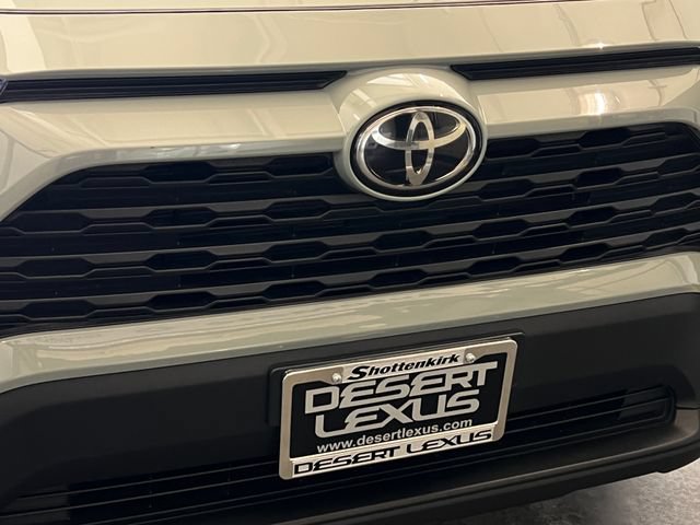 Used 2022 Toyota RAV4 XLE w/ Convenience Package AWD/4WD image 17