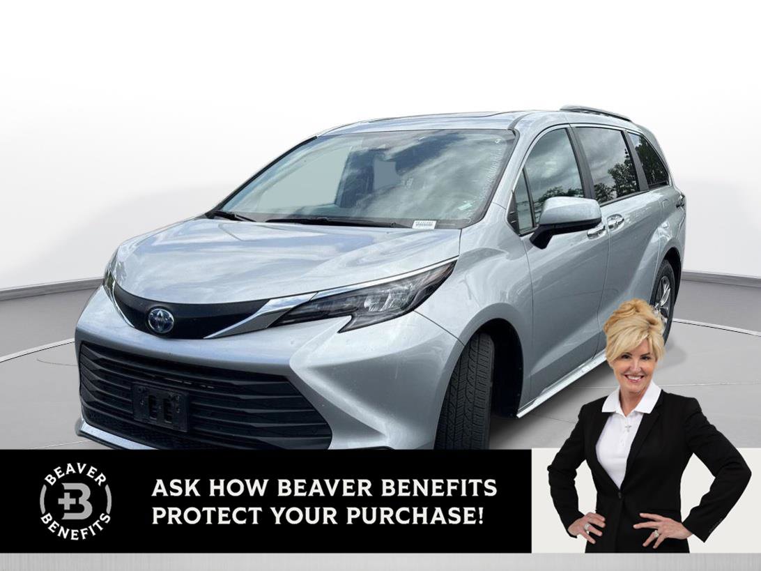 Certified 2025 Toyota Sienna XLE FWD image 1