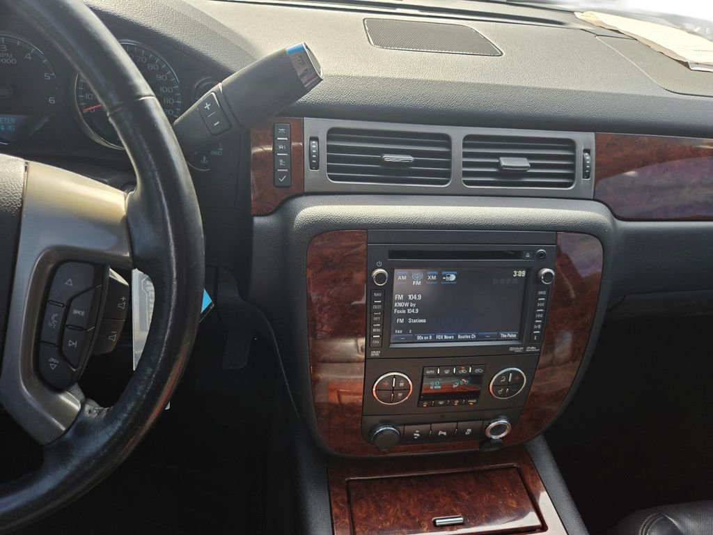 Used 2013 Chevrolet Avalanche LTZ image 23