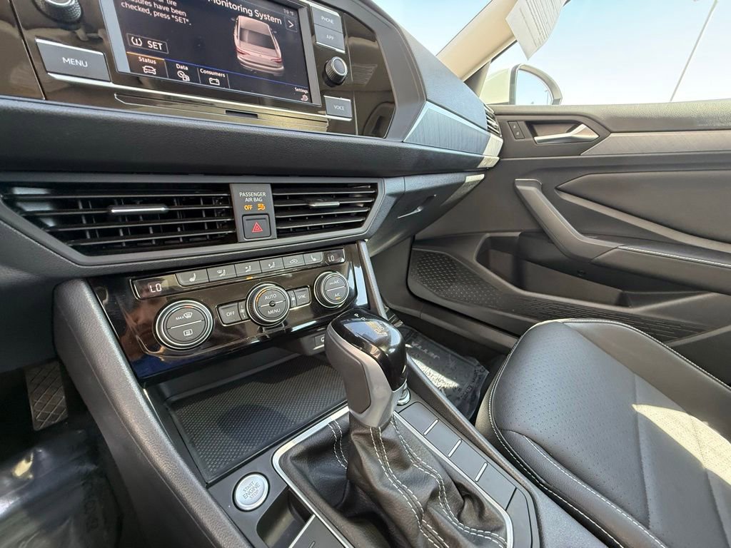Used 2023 Volkswagen Jetta SE w/ Panoramic Sunroof Package FWD image 24