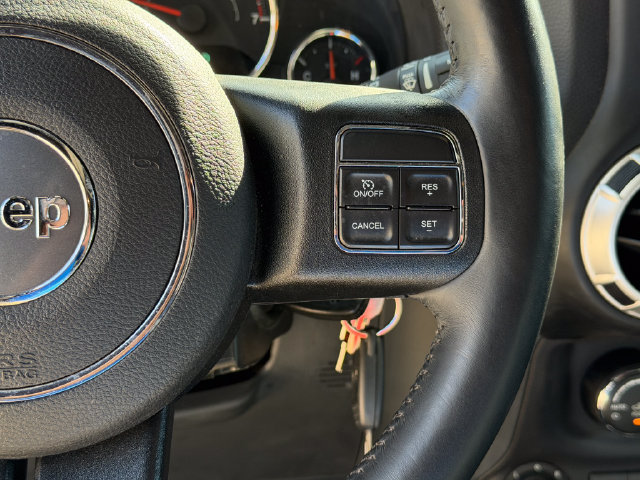 Used 2017 Jeep Wrangler Unlimited Rubicon w/ Connectivity Group AWD/4WD image 11