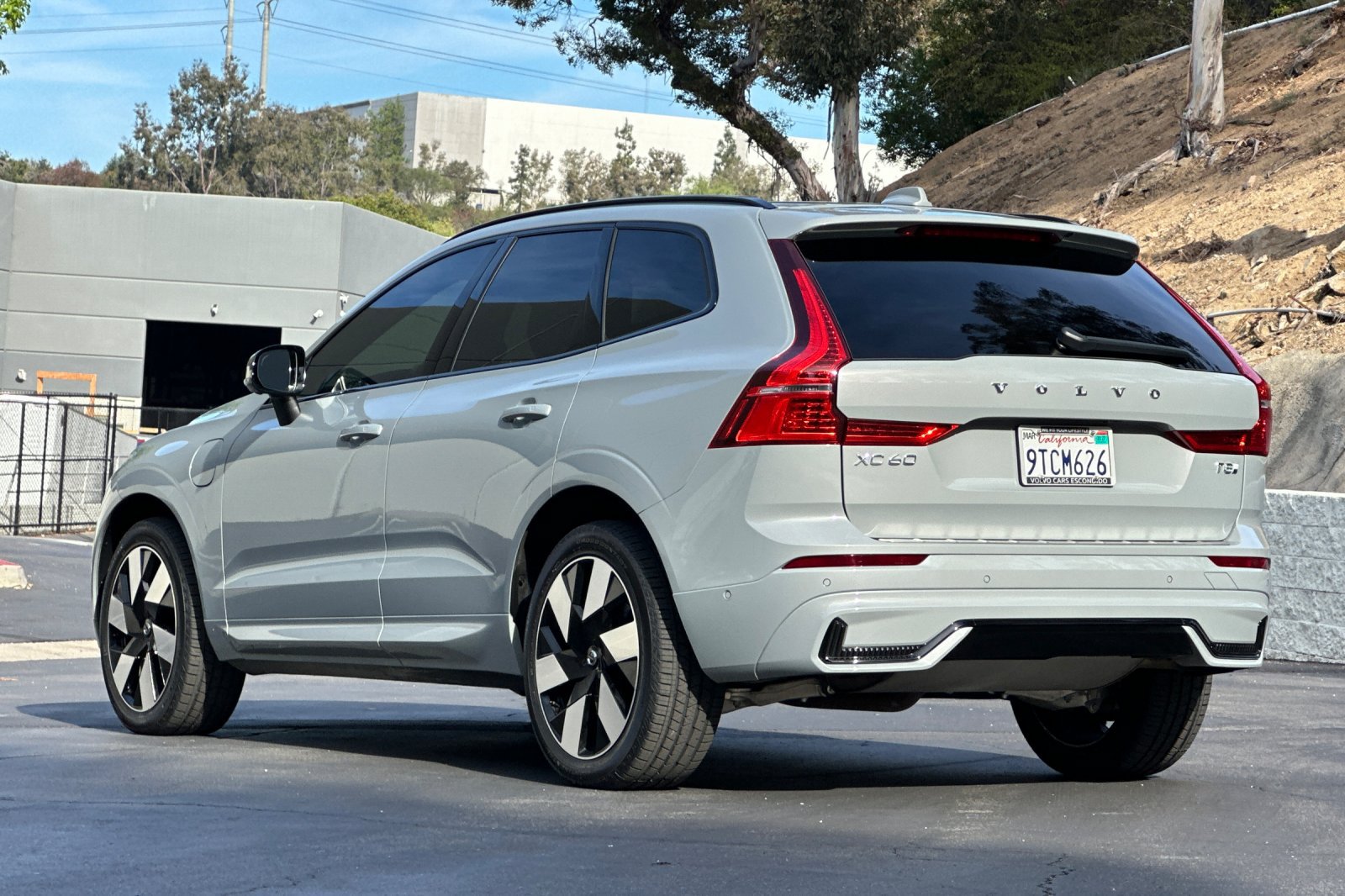 Certified 2025 Volvo XC60 T8 Plus w/ Protection Package Premier AWD/4WD image 7