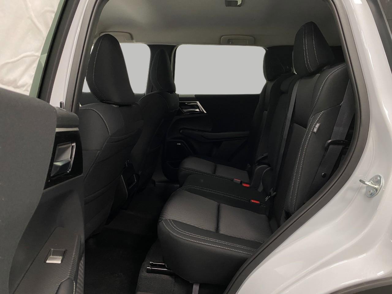 New 2026 Mitsubishi Outlander ES image 28