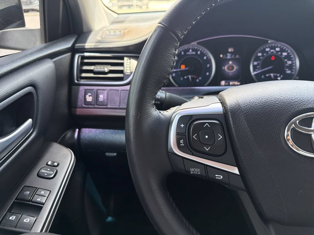 Used 2017 Toyota Camry XLE w/ Moonroof Package FWD image 28