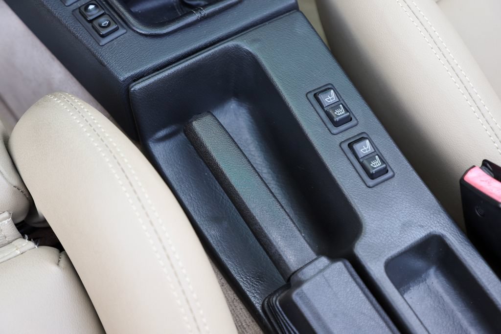 Used 1992 BMW 325i Convertible RWD image 19