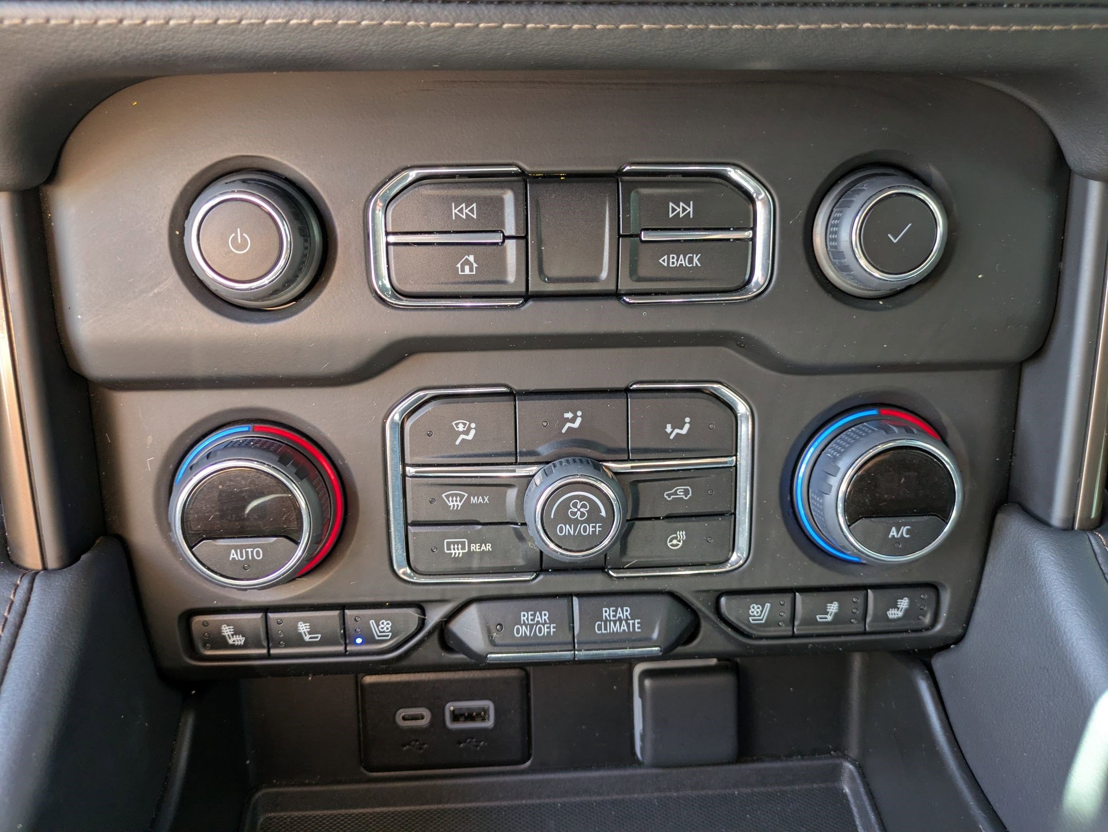 Used 2024 Chevrolet Tahoe High Country w/ Advanced Technology Package AWD/4WD image 20