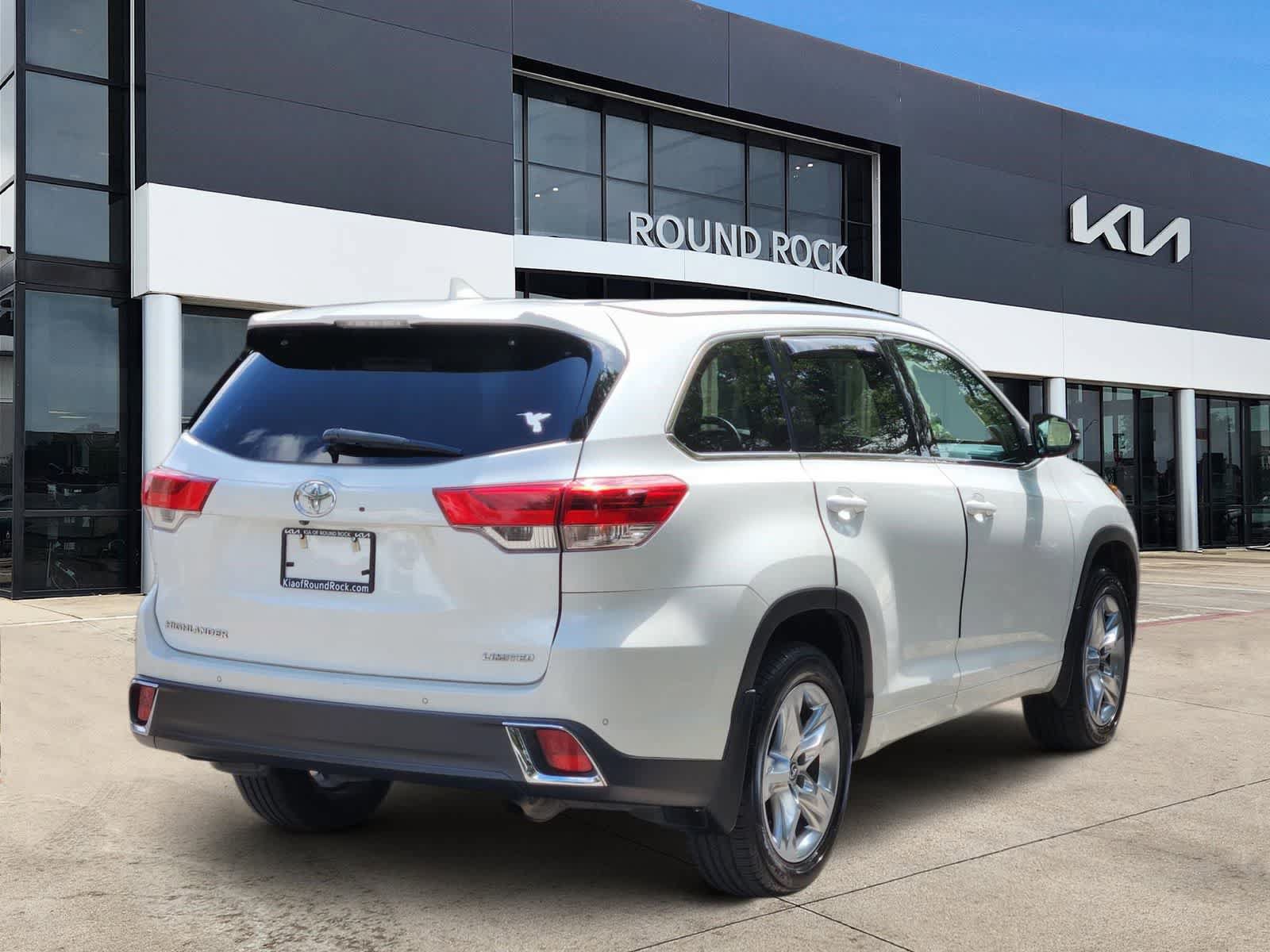 Used 2017 Toyota Highlander Limited FWD image 6