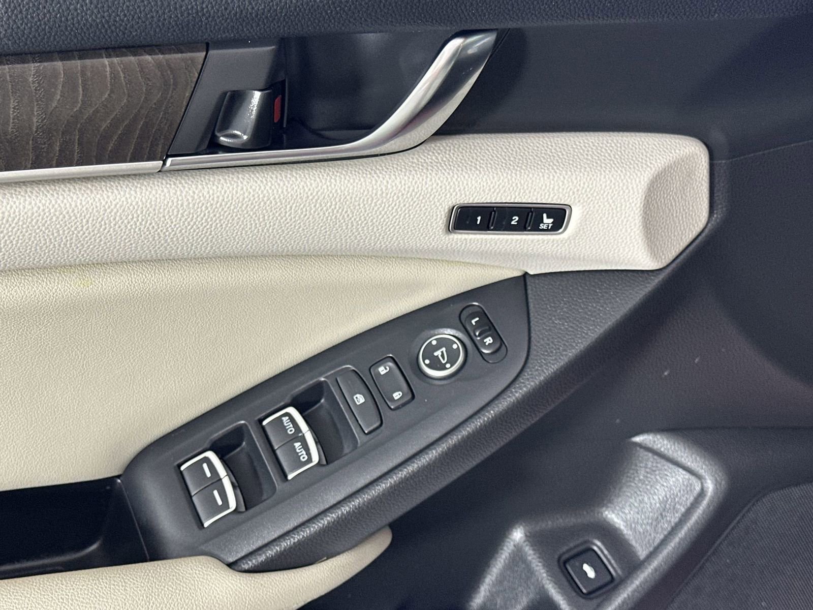 Used 2020 Honda Accord Touring image 13