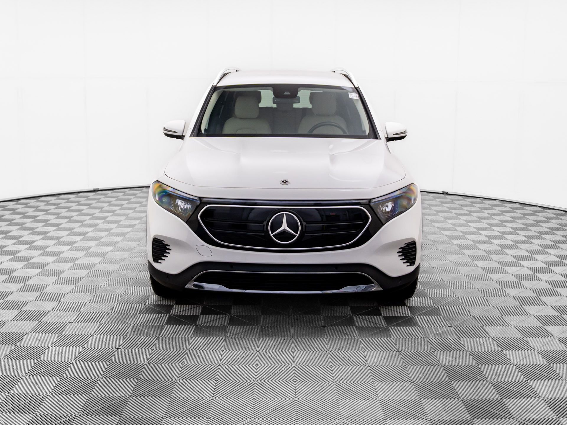 Used 2023 Mercedes-Benz EQB 300 4MATIC w/ Exclusive Package image 11