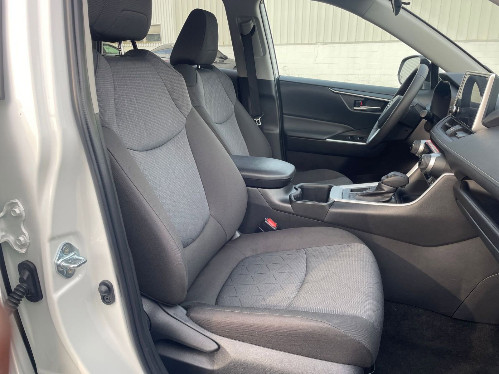 Used 2025 Toyota RAV4 XLE w/ Weather Package FWD image 31
