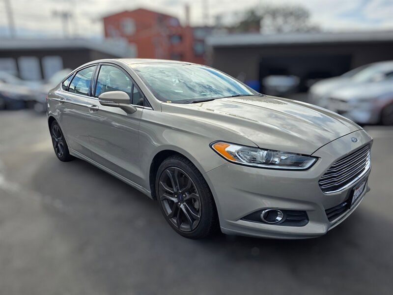 Used 2015 Ford Fusion SE w/ Equipment Group 201A image 2