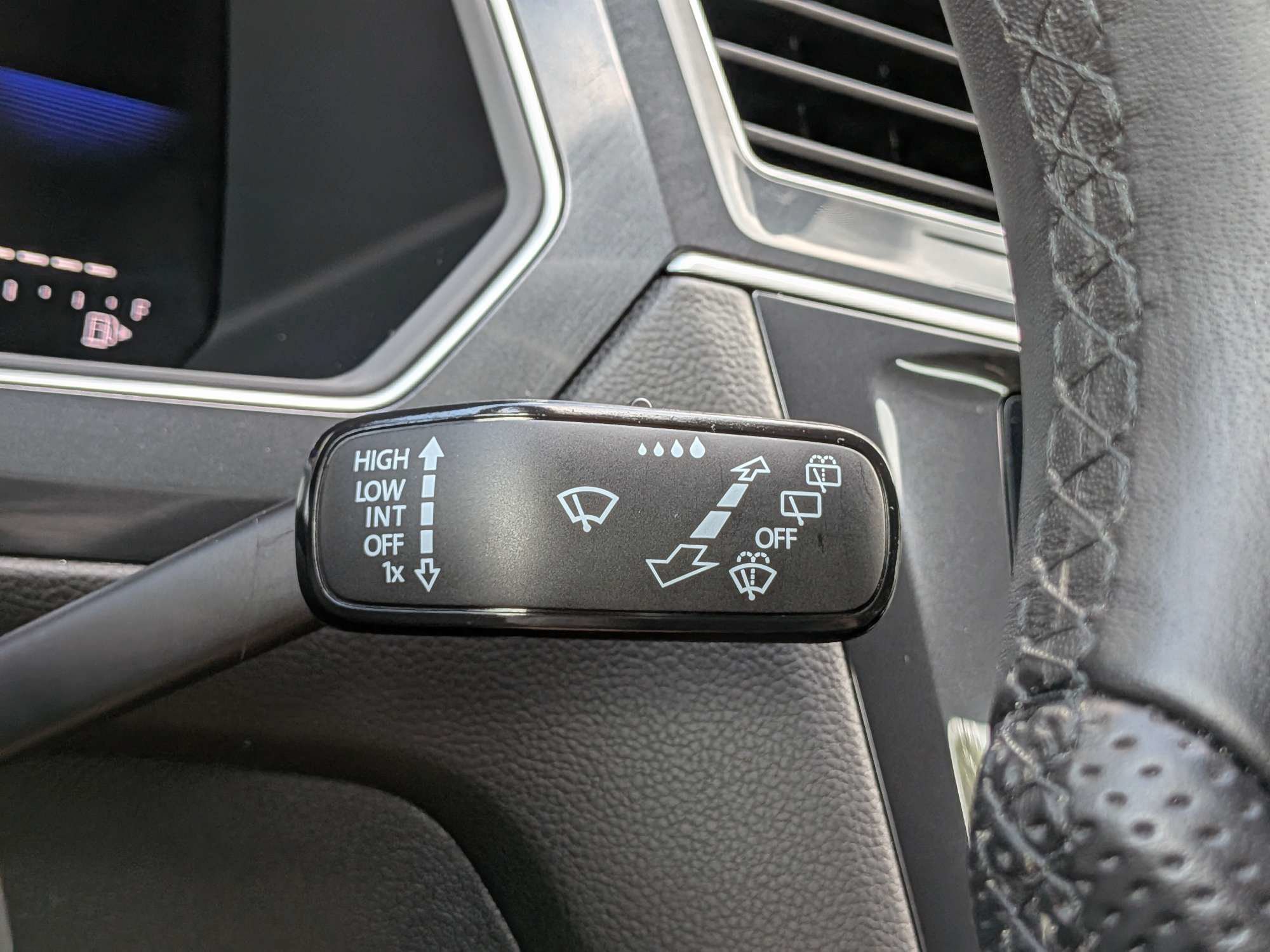 Used 2024 Volkswagen Tiguan SE R-Line FWD image 30