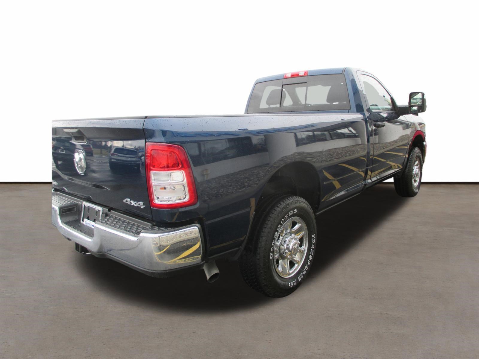 Used 2024 RAM 2500 Tradesman w/ Chrome Appearance Group AWD/4WD image 5