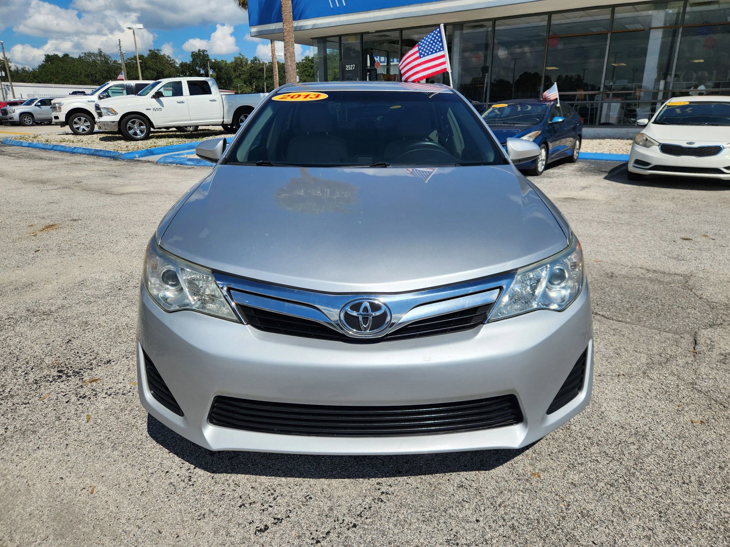 Used 2013 Toyota Camry LE FWD image 3