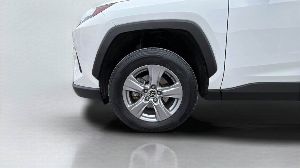 Used 2022 Toyota RAV4 XLE w/ Carpet Mat Package (TMS) image 19