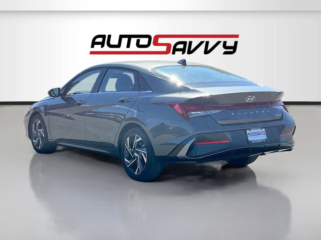Used 2025 Hyundai Elantra Limited FWD image 5