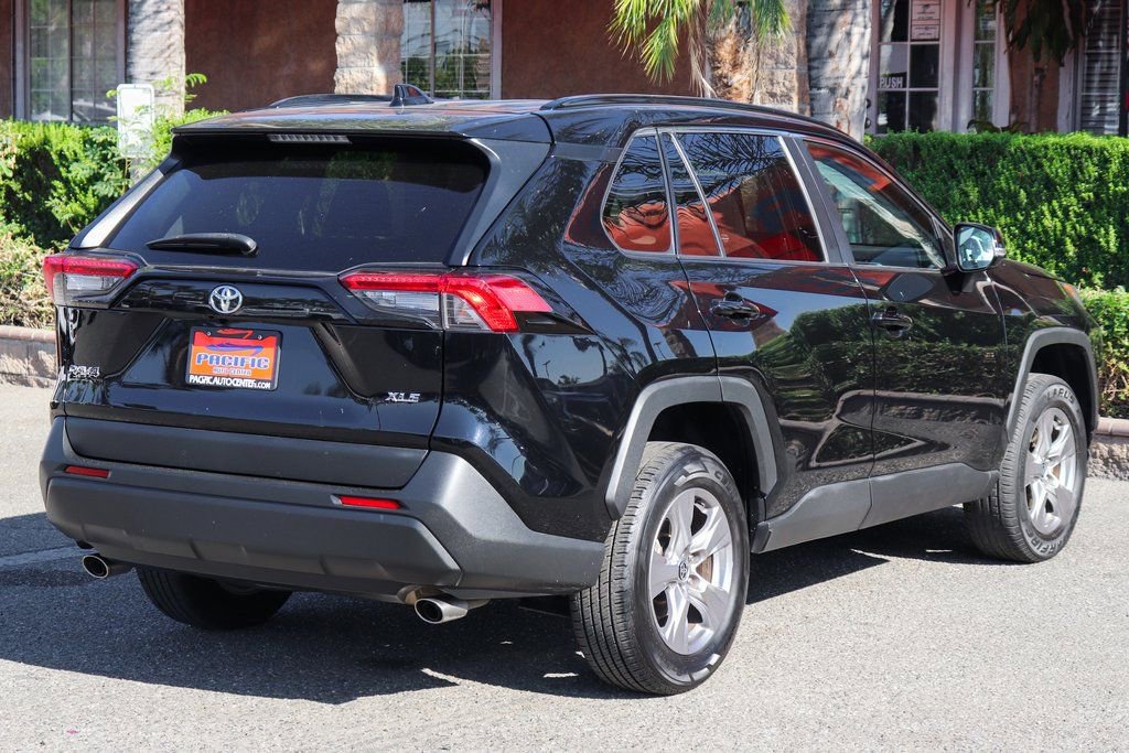 Used 2022 Toyota RAV4 XLE image 9
