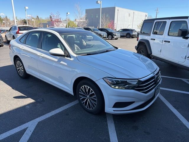 Used 2019 Volkswagen Jetta SE image 2