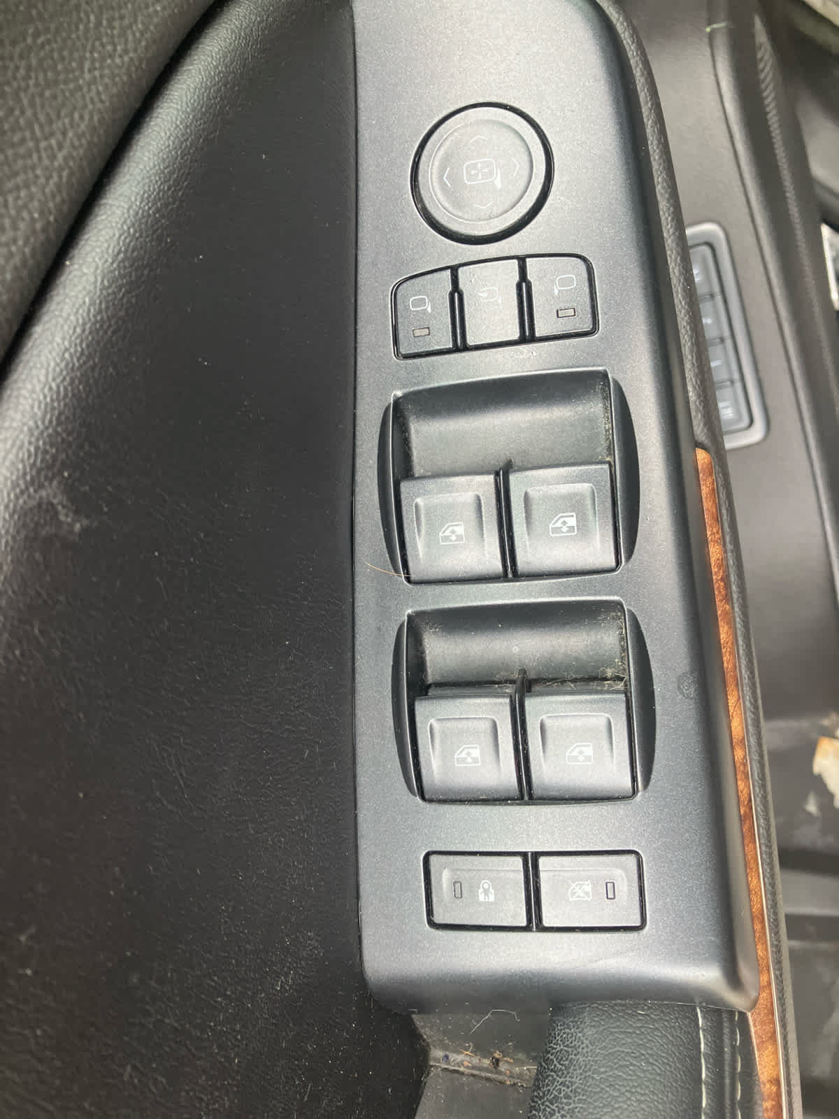 Used 2015 Chevrolet Tahoe LTZ AWD/4WD image 11