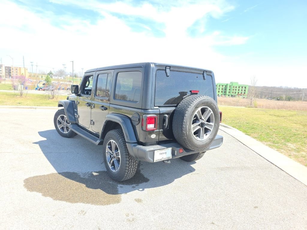 Used 2023 Jeep Wrangler Sahara image 7