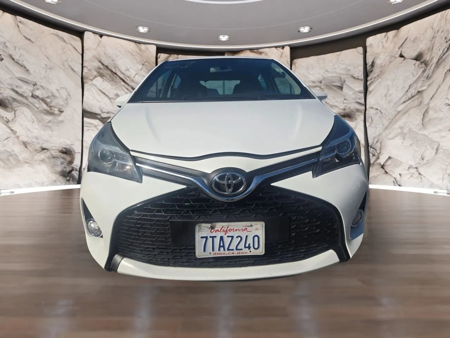 Used 2016 Toyota Yaris SE image 2