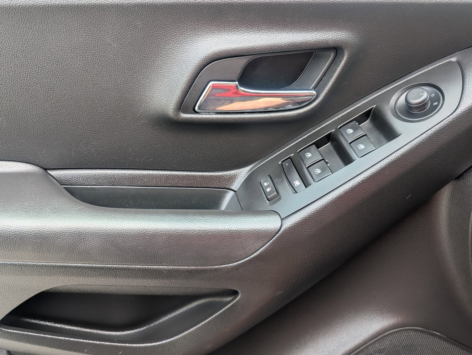 Used 2019 Chevrolet Trax LT w/ LT Convenience Package image 32