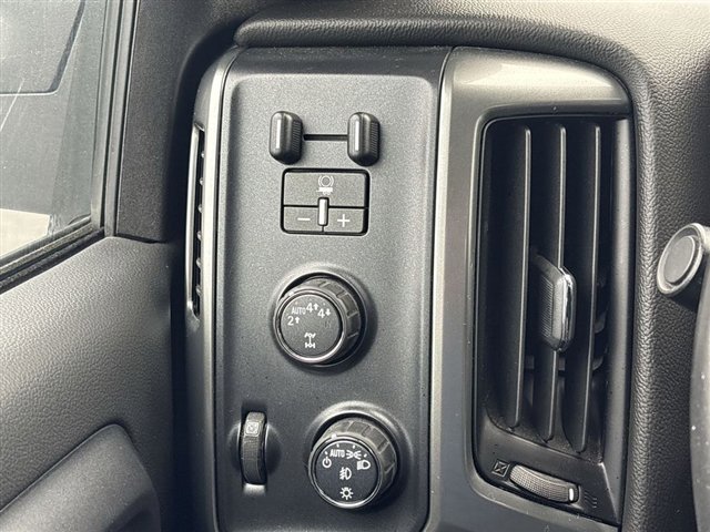 Used 2018 Chevrolet Silverado 1500 LT w/ All Star Edition image 16