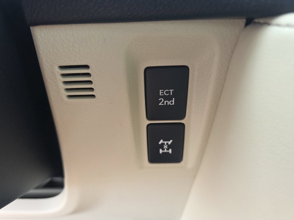 Used 2023 Lexus GX 460 Luxury w/ Sport Design Package AWD/4WD image 25