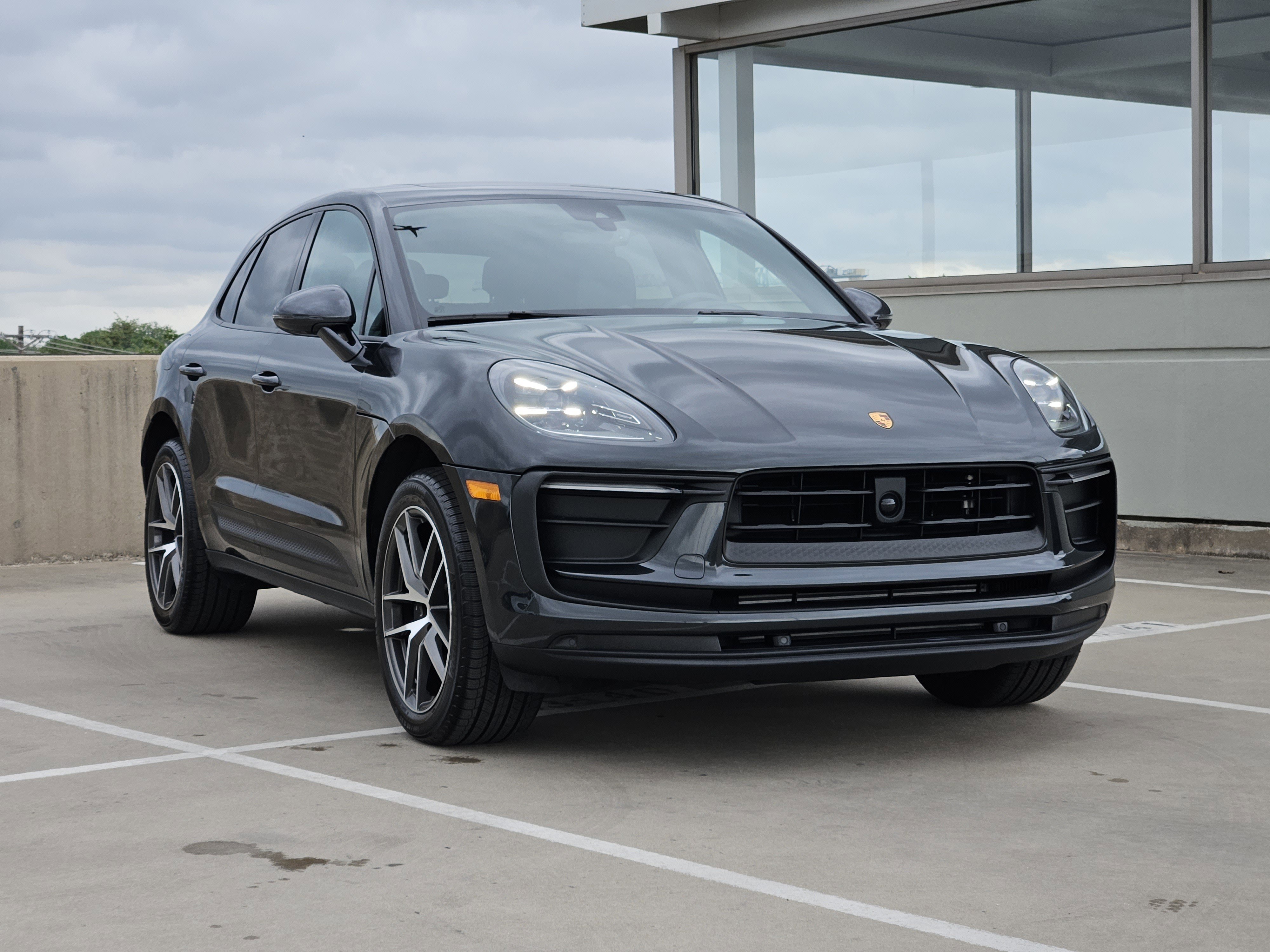 Certified 2025 Porsche Macan image 10