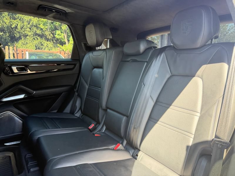 Used 2019 Porsche Cayenne Turbo AWD/4WD image 17