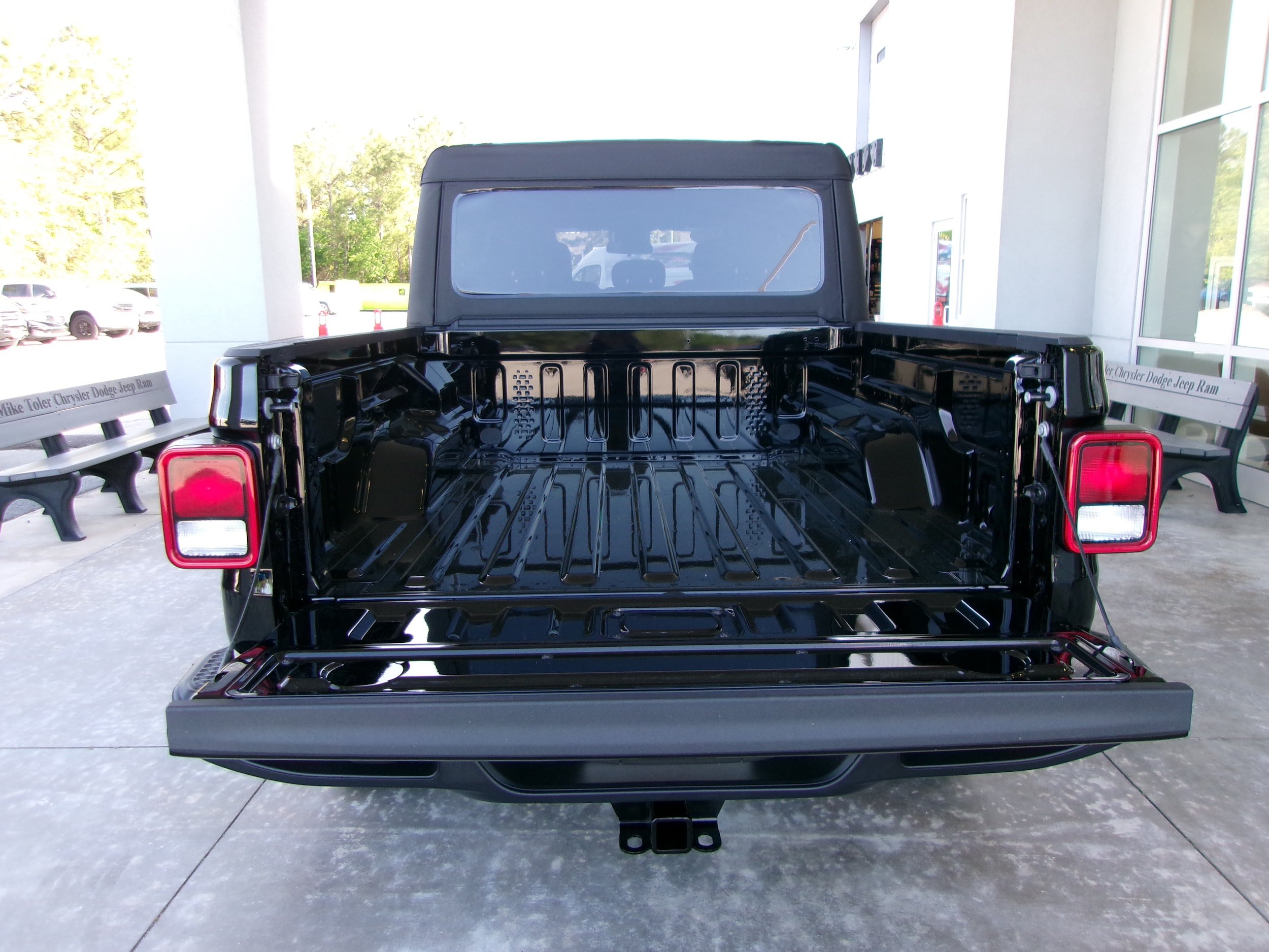 New 2025 Jeep Gladiator Sport AWD/4WD image 18