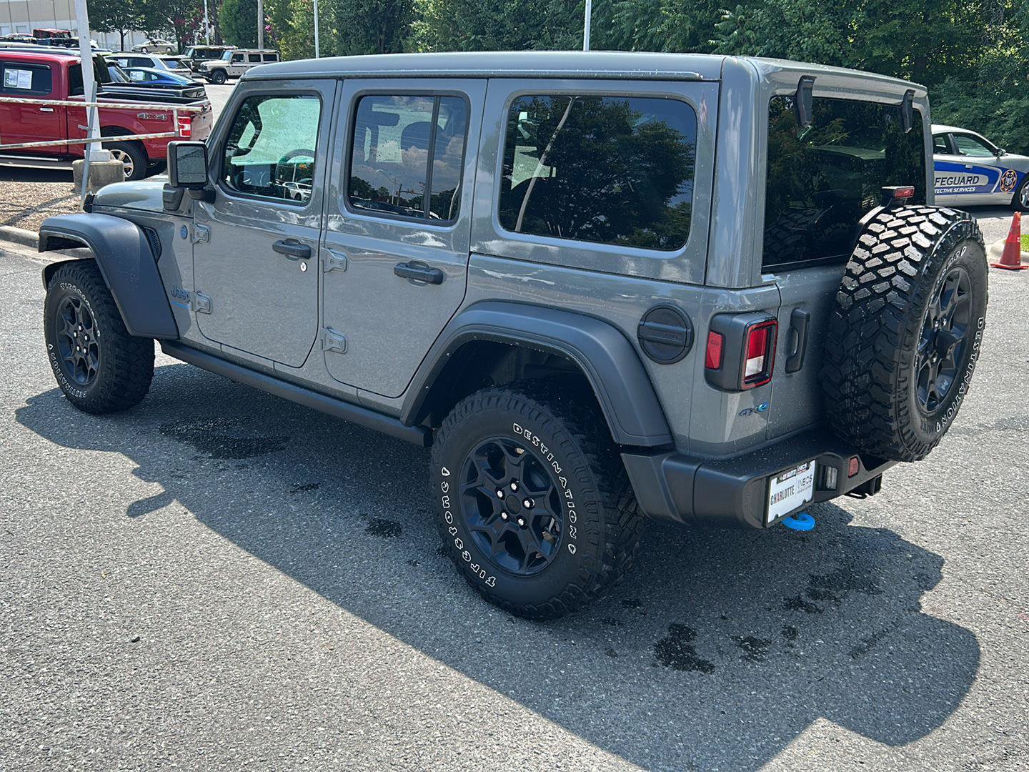 Used 2023 Jeep Wrangler Unlimited w/ Sun & Screen Package AWD/4WD image 3