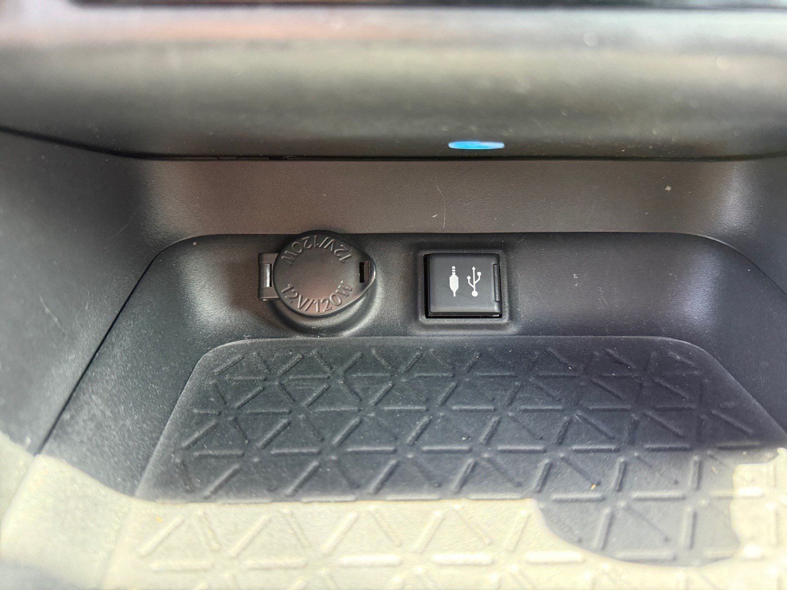Used 2019 Toyota RAV4 XSE AWD/4WD image 29