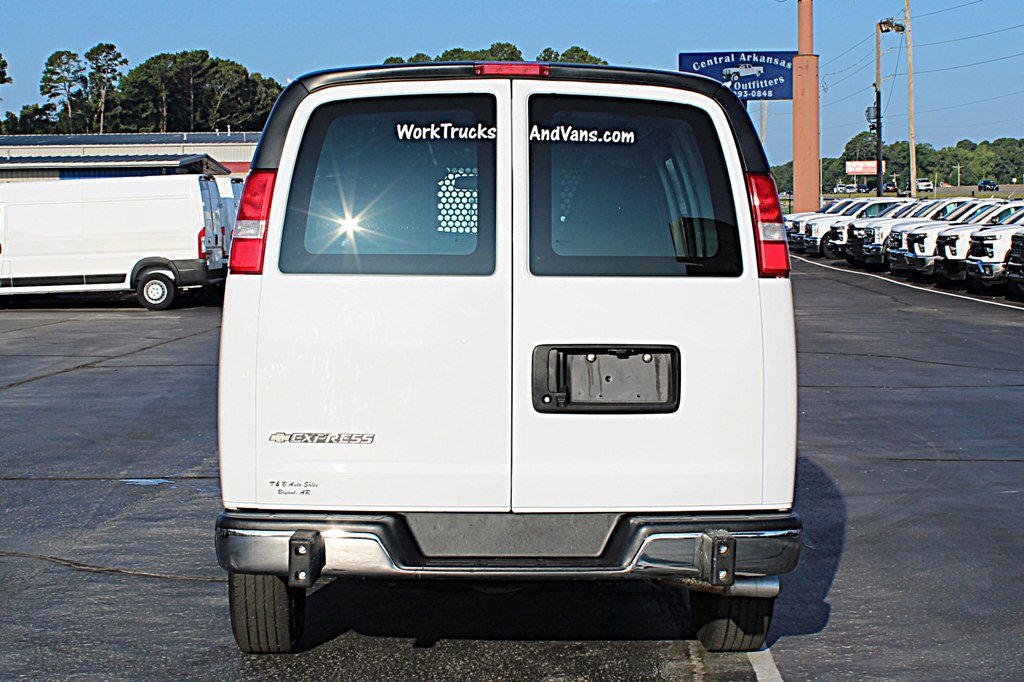 Used 2024 Chevrolet Express 2500 w/ Driver Convenience Package RWD image 14