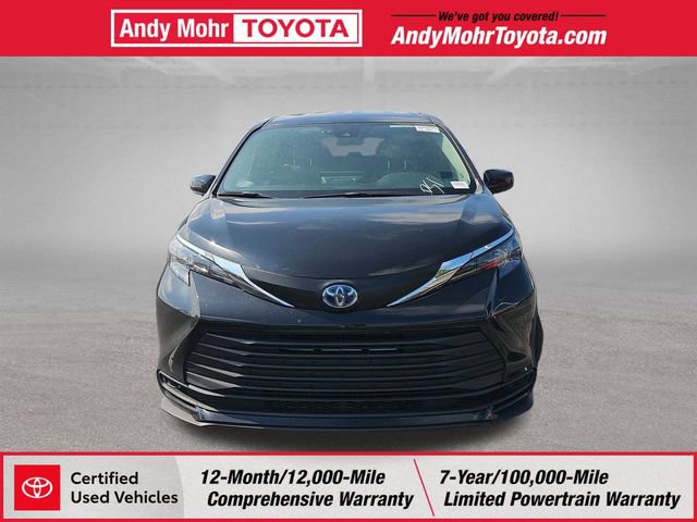 Certified 2025 Toyota Sienna LE FWD image 3