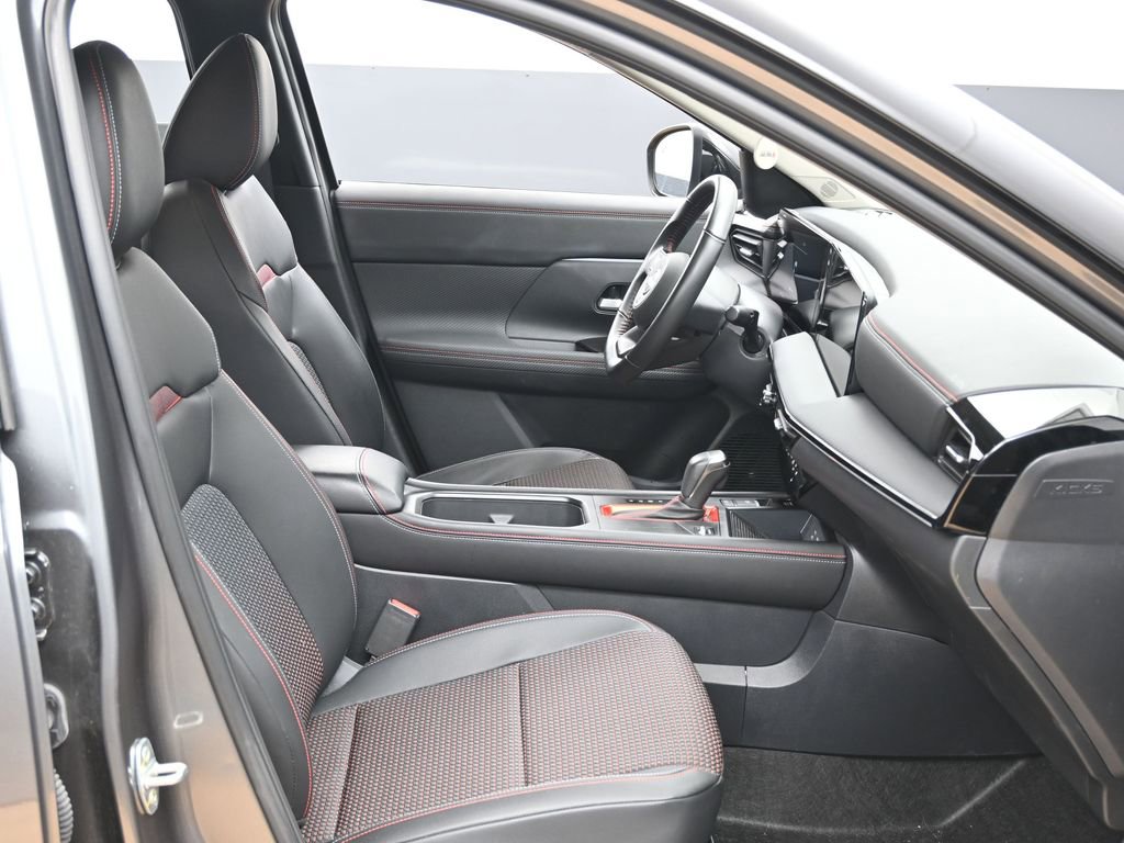 Used 2025 Nissan Kicks SR image 33