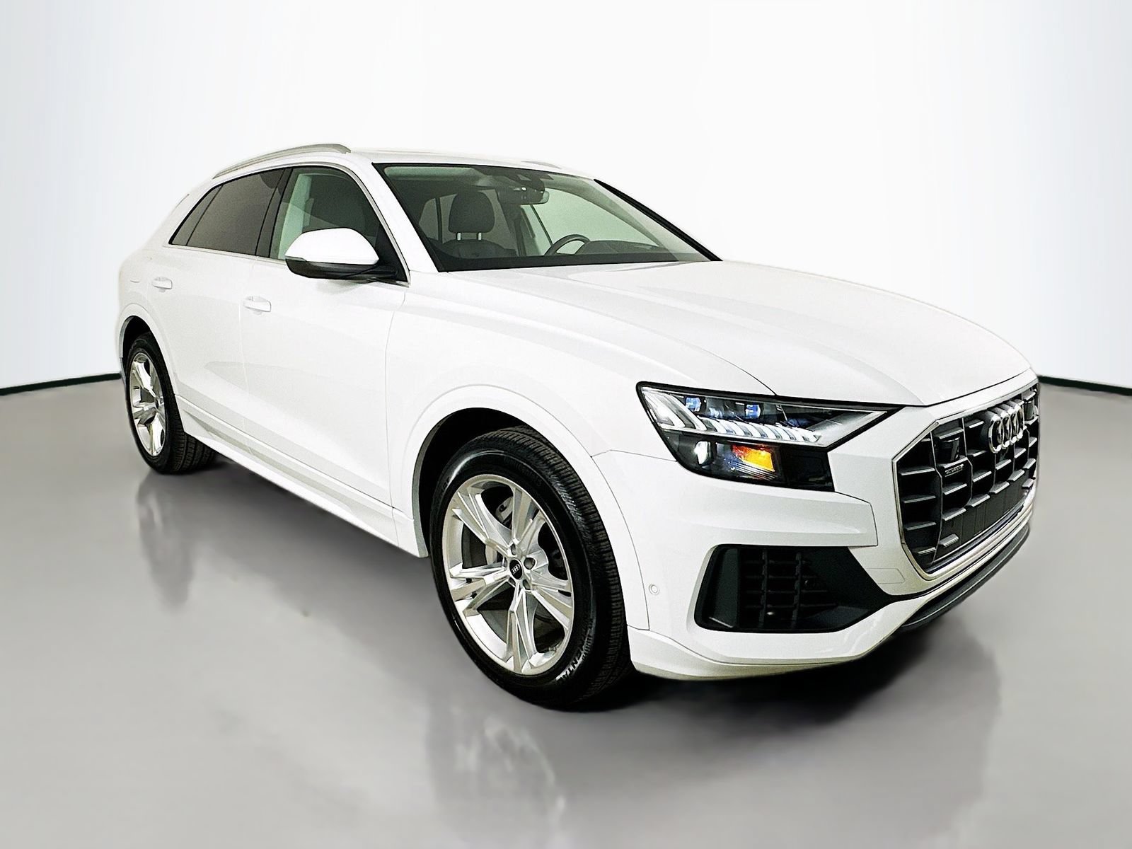 Used 2023 Audi Q8 Prestige w/ Prestige Package AWD/4WD image 3