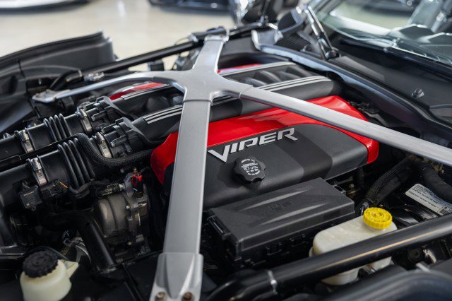 Used 2013 SRT Viper GTS w/ GTS Laguna Interior Pkg image 30