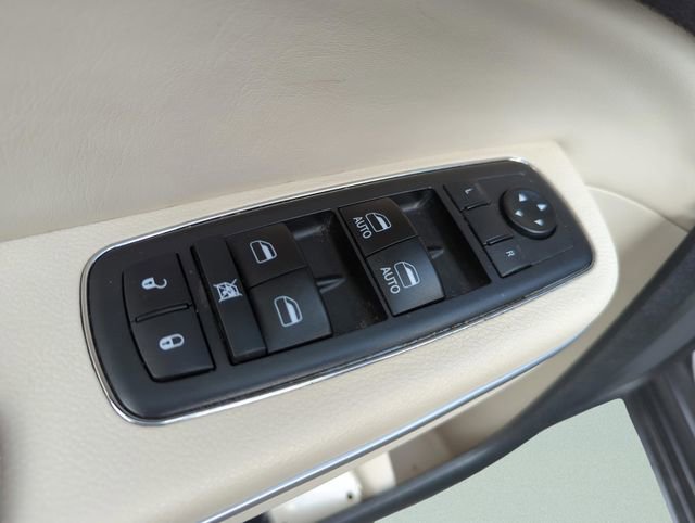 Used 2019 Chrysler 300 Limited image 29